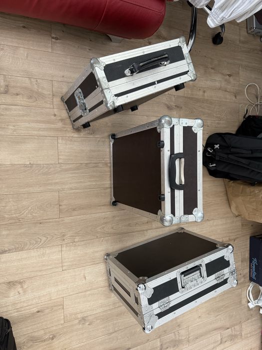 Set complet Pioneer CDJ-2000NXS2 + DJM-900NXS2 cu case și cabluri