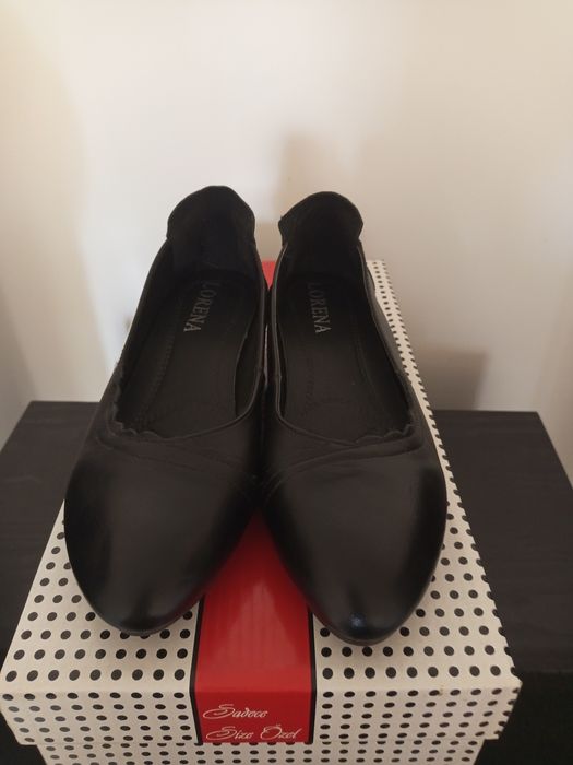 Продаётся женская обувь.