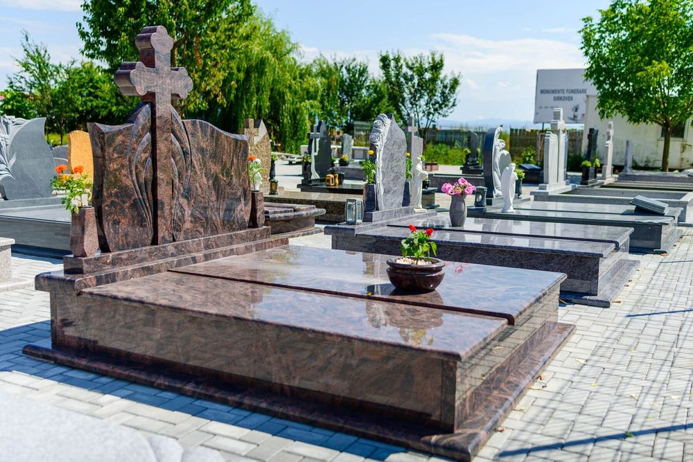 Vând monumente funerare