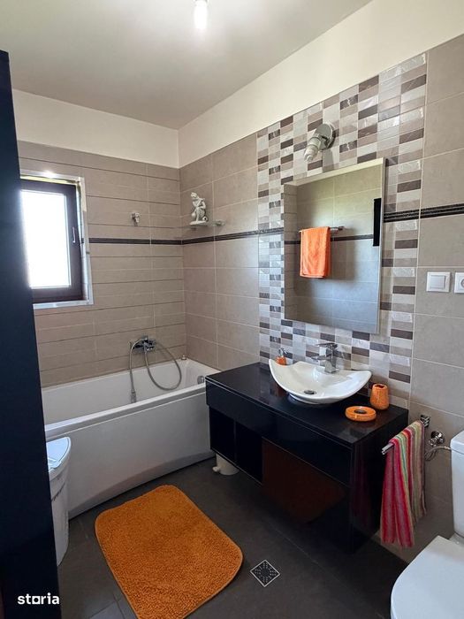 Apartament cu 2 camere, balcon deasupra pârâului și vedere spre pădure