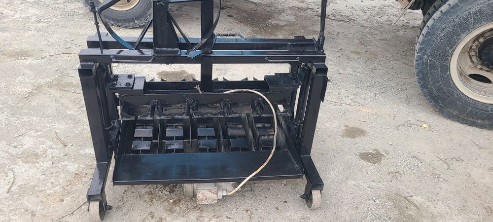 Bruchatka  va Shlakoblok aparatlari  sotiladi yahshi holatda