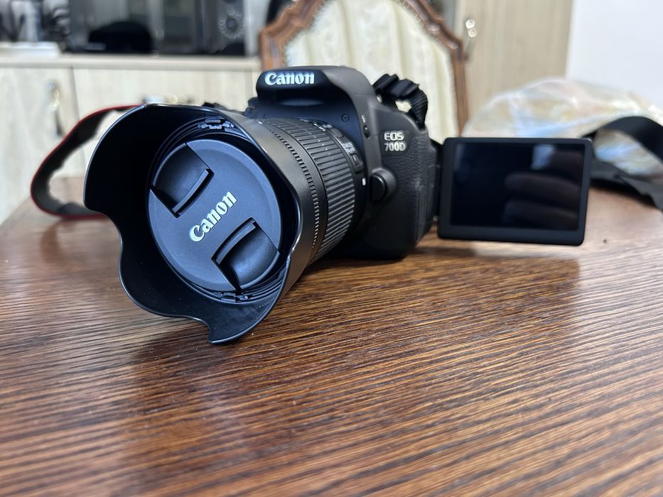 Vand aparat foto DSLR Canon 700D