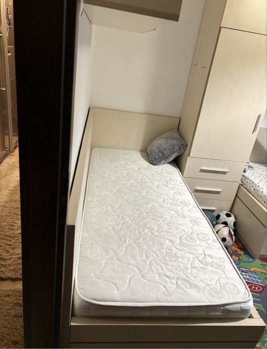 Mobilier cu 2 paturi 190/90 si 180/80 pentru camera de copii