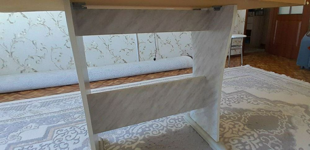 Продам кухонный стол