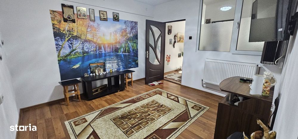 Apartament de vanzare cu 3 camere in casa zona Bartolomeu Nord