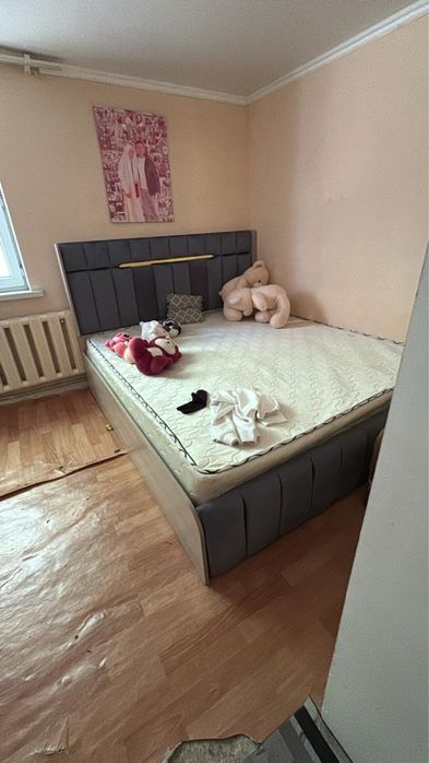Спальный гарнитур почти новая