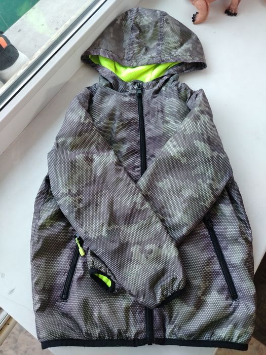 Продам детские куртки