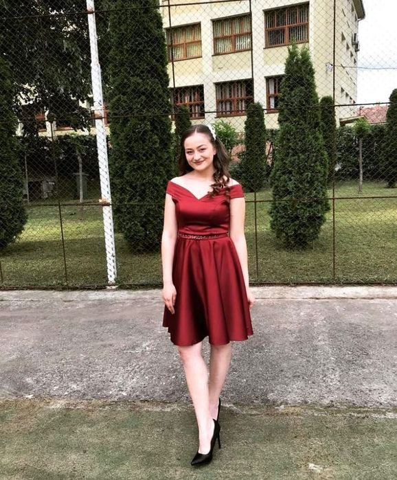 Vând rochie elegantă pentru orice eveniment