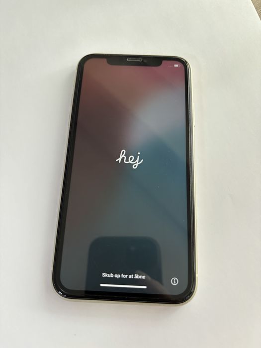 iPhone 11 белого цвета