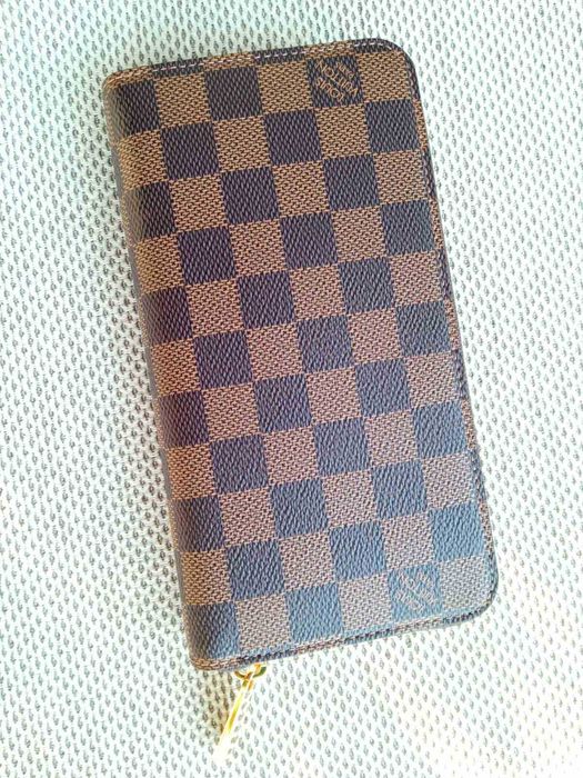 LOUIS VUITTON Дамскo портмоне с цип кафяво