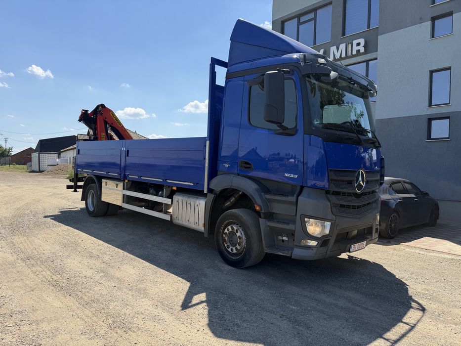 Mercedes Benz Antos 1833 cu macara PALFINGER PK13001K