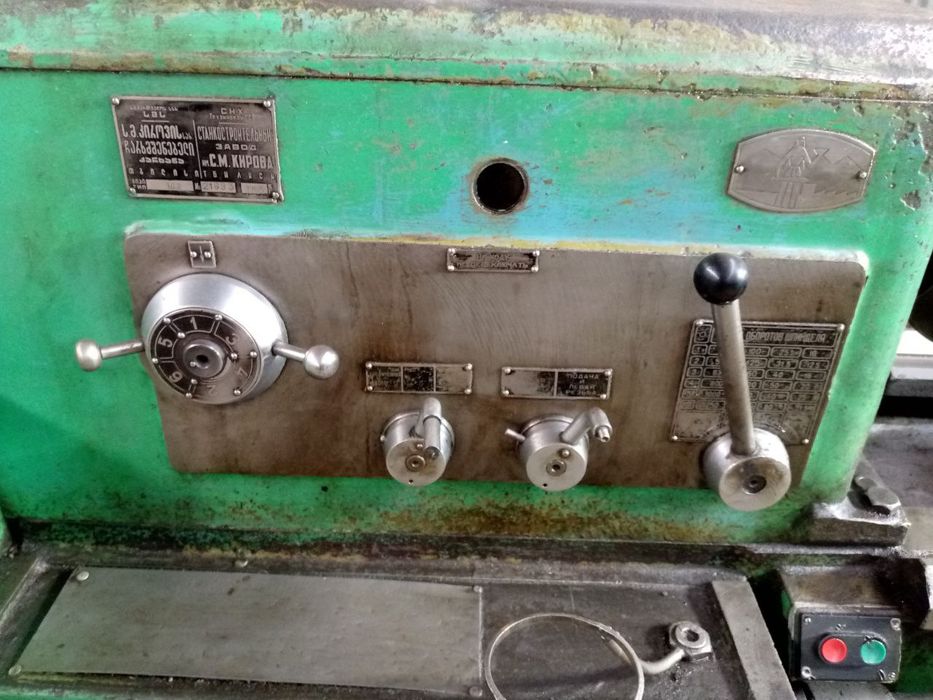 Токарни стонок сотилади дип300