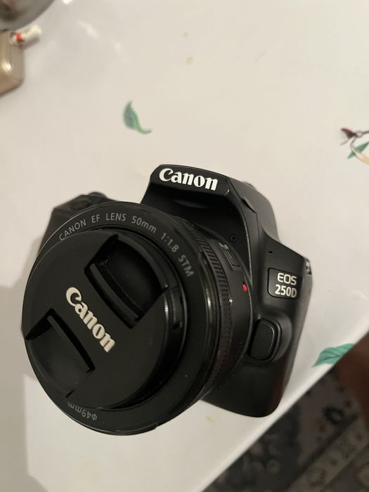Canon 250D в отличном состояний