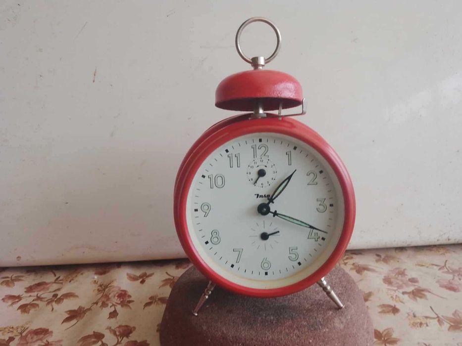 Ceas desteptator de masa - mecanic ,  Jnsa fabricat in Yugoslavia .