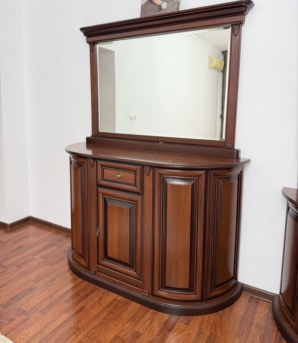 Продам Сервант и стол