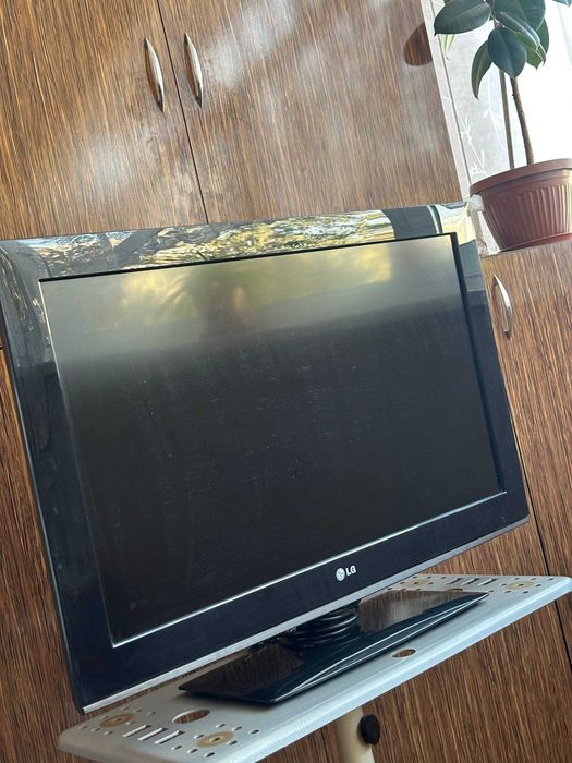 Телевизор LG, диагональ 32. Не смарт.