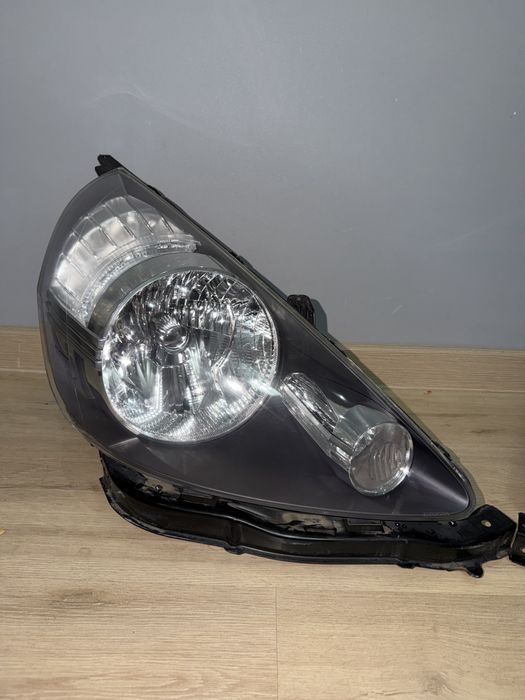 Фары на Honda Fit