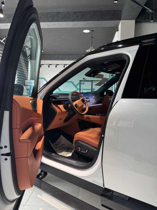 Lynk Co 900 full version