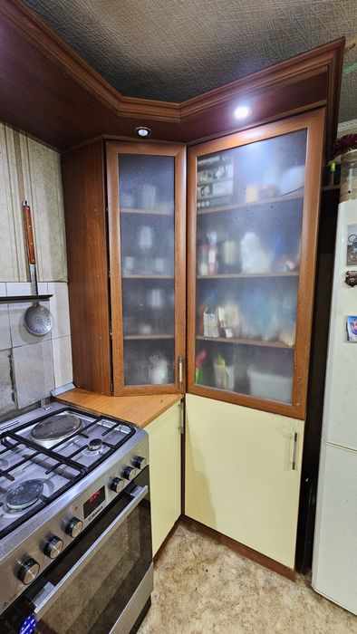 Продам кухонный гарнитур 25000 самовывоз