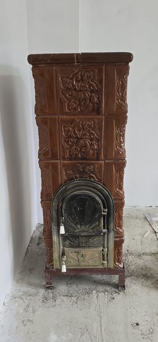 Soba teracota pe lemne