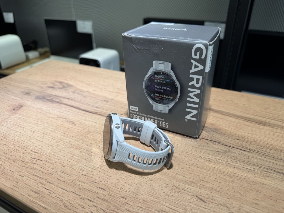 Смарт-часы Garmin Forerunner 965, Amoled, 47 mm, белый, 2084/А10