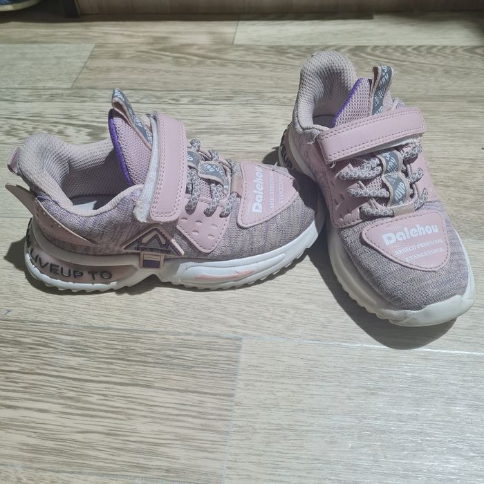 Продам обувь для девочки