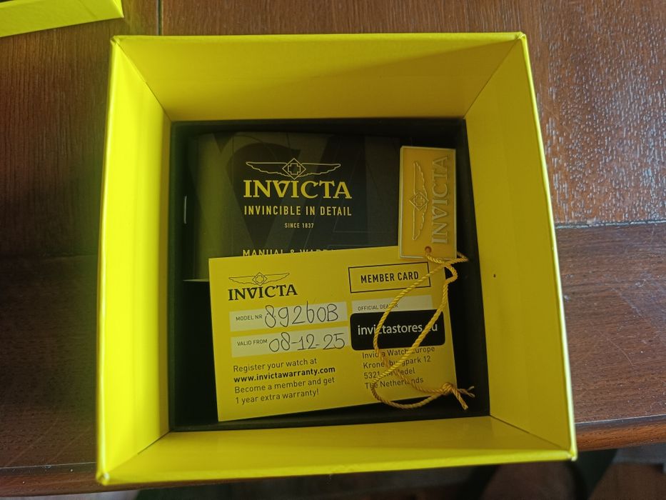 Часовници INVICTA PRO DIVER AUTOMATIC 8926 и Adriatica A1299.1111Q