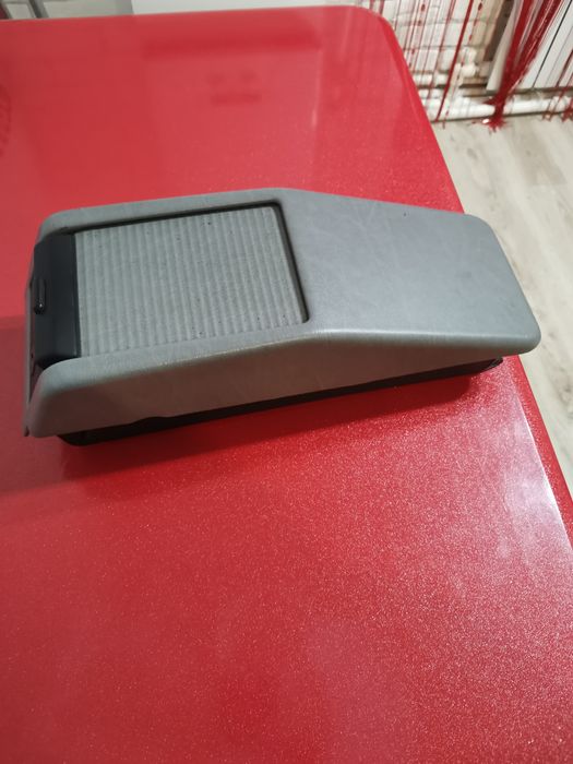 Подлокотник хлебница w124