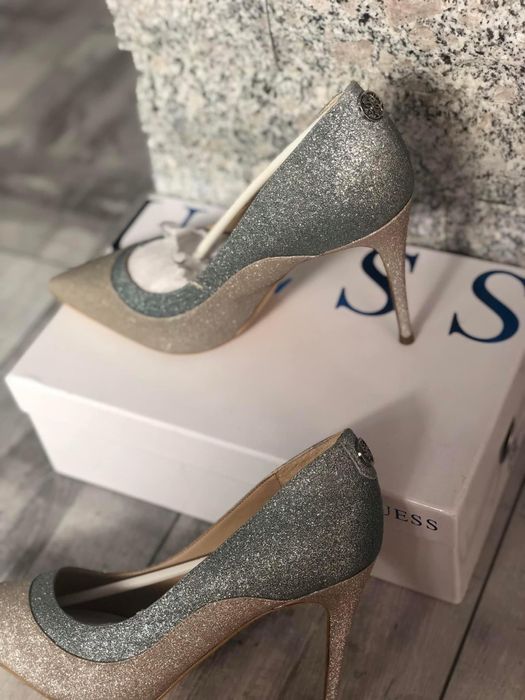 Нови обувки на ток Guess 39 номер