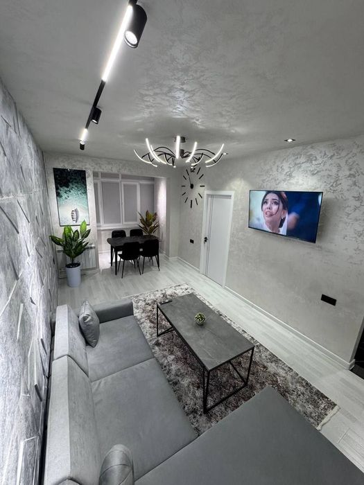 Продам 2/2/5 М.Горький евро