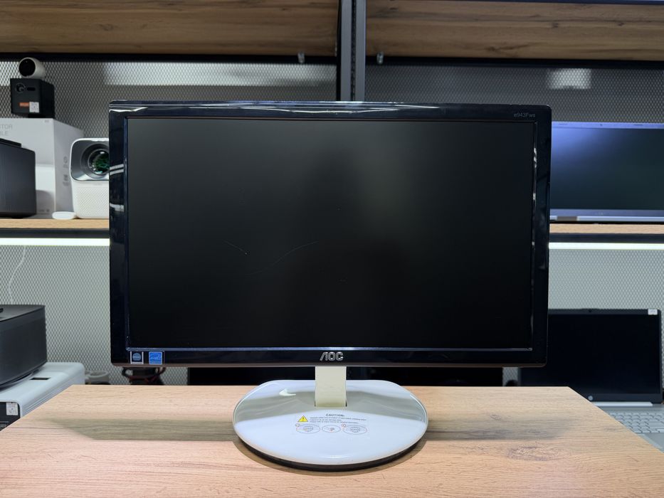Монитор AOC e943Fws, 18.5” LCD в рабочем состоянии, 2203/А10