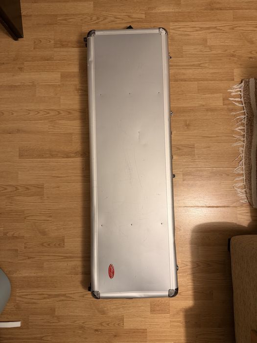 Bass V7 Marcus Miller Gen 1 String-Through Hard Case doze activ/pasiv