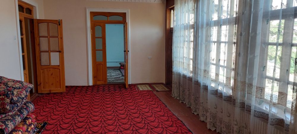 "Ховли сотилади" Эски шахар Бозор оркасида