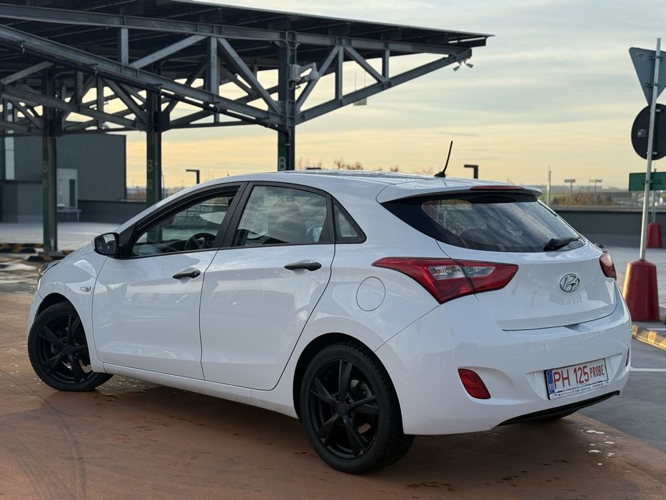 HYUNDAI i30 1.4i-Drive Cool 10/2012 / LED / GARANTIE / Rate