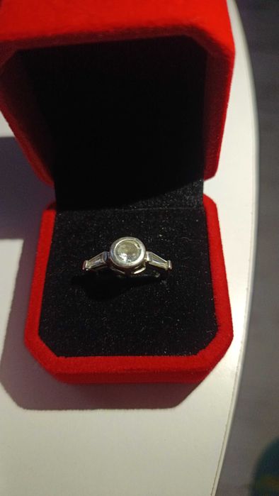 Сребърен пръстен с цирконий