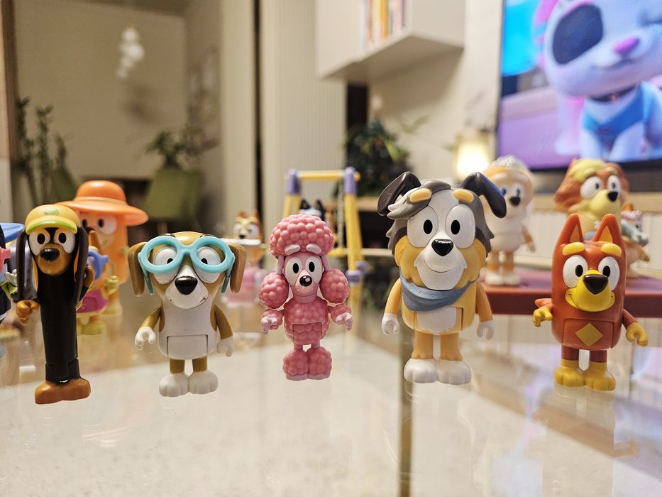 16 figurine Bluey