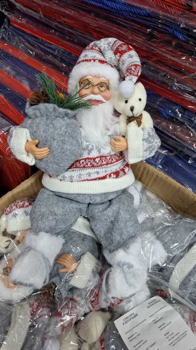 Голям Дядо Коледа с торба и мече