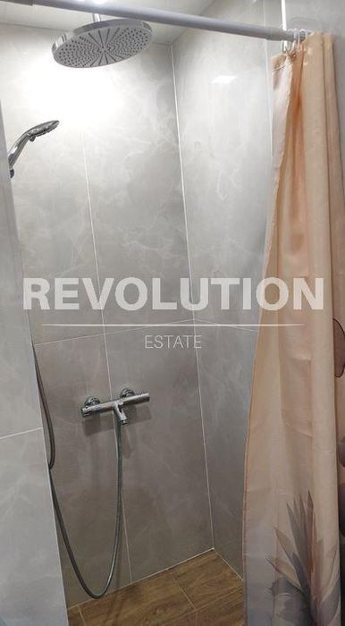 Дава се под наем Тристаен апартамент в Варна, Център - 98 кв.м за 820 € - Снимка #4