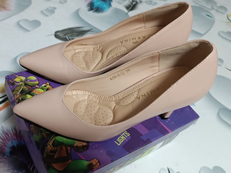 Продам Туфли 36 размер, цвет перламутровый, CARMINA