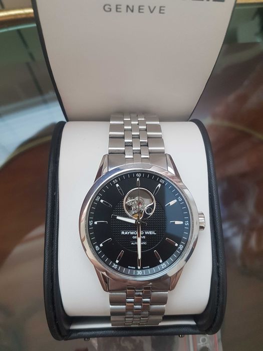 Часовник RAYMOND WEIL