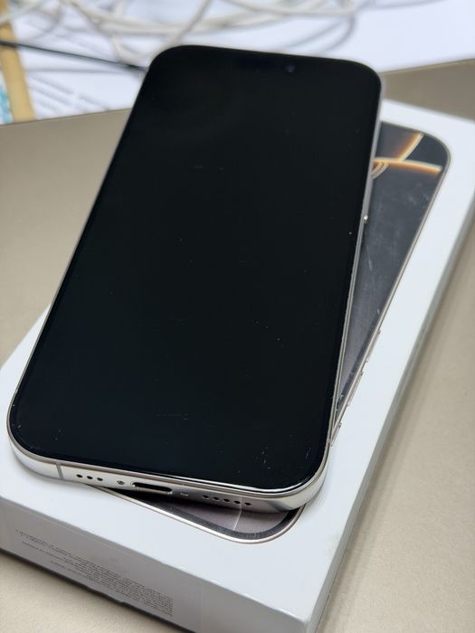 Продам Iphone 16 pro 256