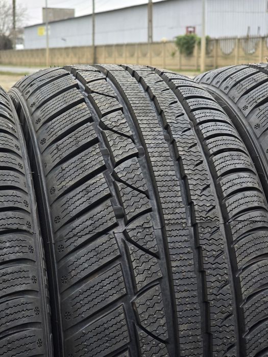 Anvelope de iarna 235-45r17 Leao