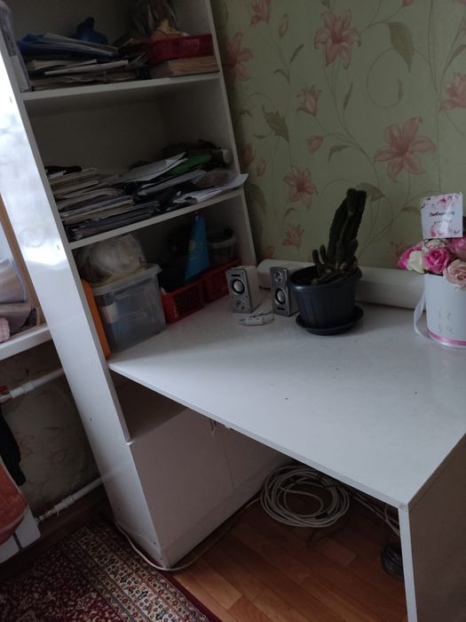 Стол шкаф с полками ,отдадим за 30