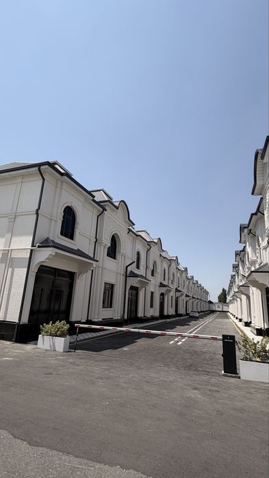Котеждлар сотилади 2.5 сотих 250 m2 / 7 хона