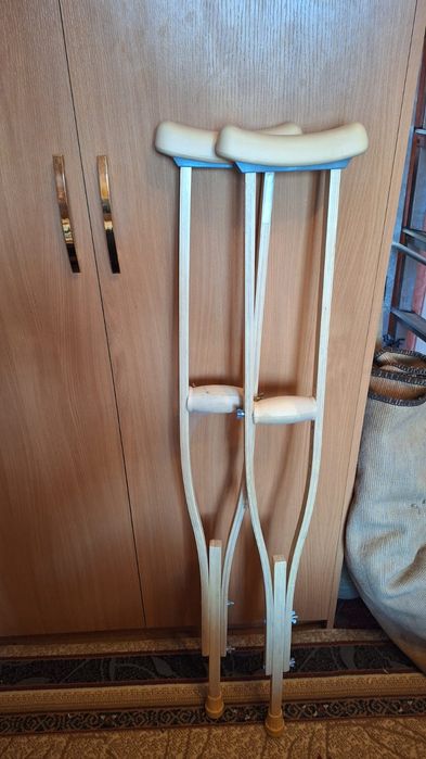 Продам костыли деревянные