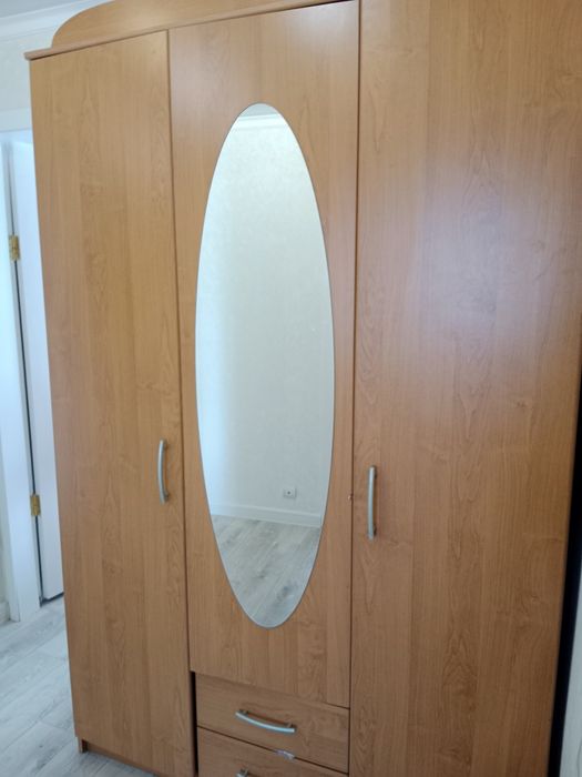 Продам  шкаф б/у
