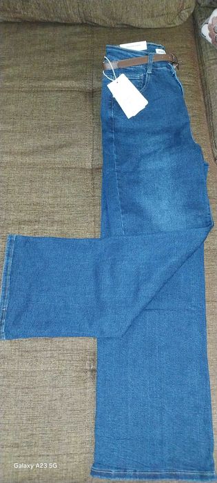 Дамски дънки с широк крачол