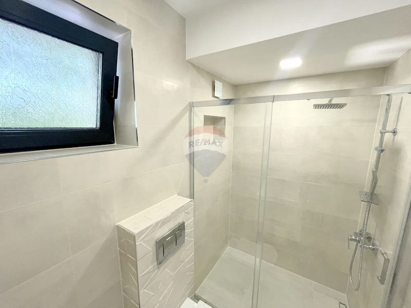 Продава се Четиристаен апартамент в Варна, Нептун - 102 кв.м за 2500 €/кв.м - Снимка #8