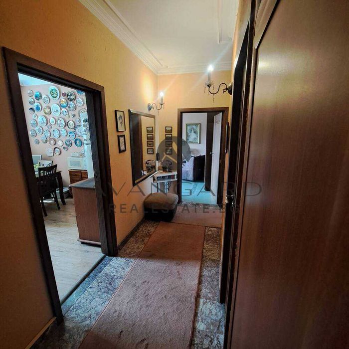 Продава се Тристаен апартамент в Пловдив, Кючук Париж - 87 кв.м за 1943 €/кв.м - Снимка #12