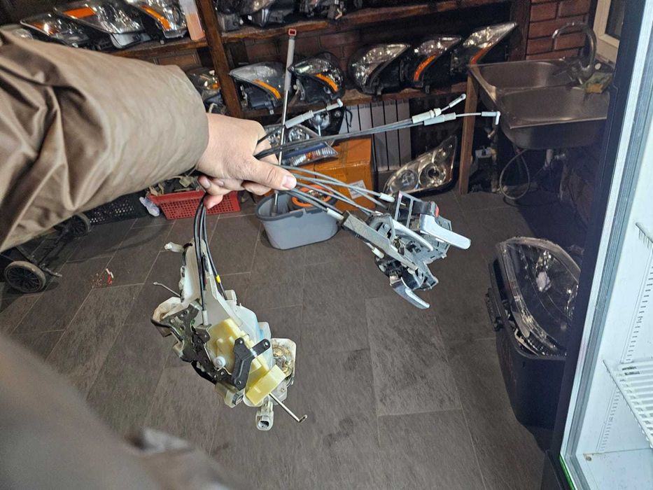 Тросик  двери RX300